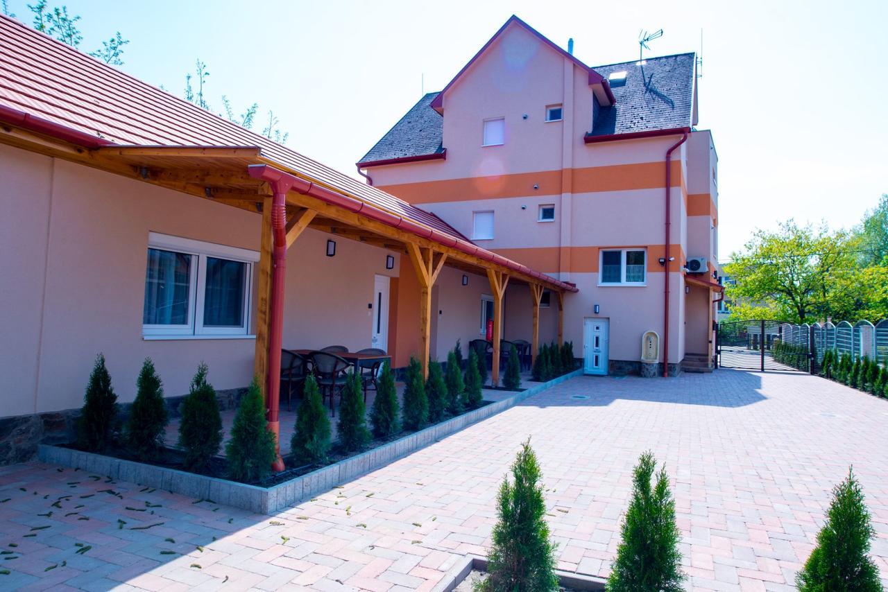 Irány Colorado Apartman Bed and Breakfast Nyíregyháza Exterior foto